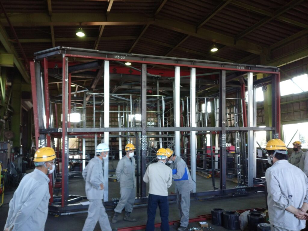 横浜市大型映像下地鉄骨